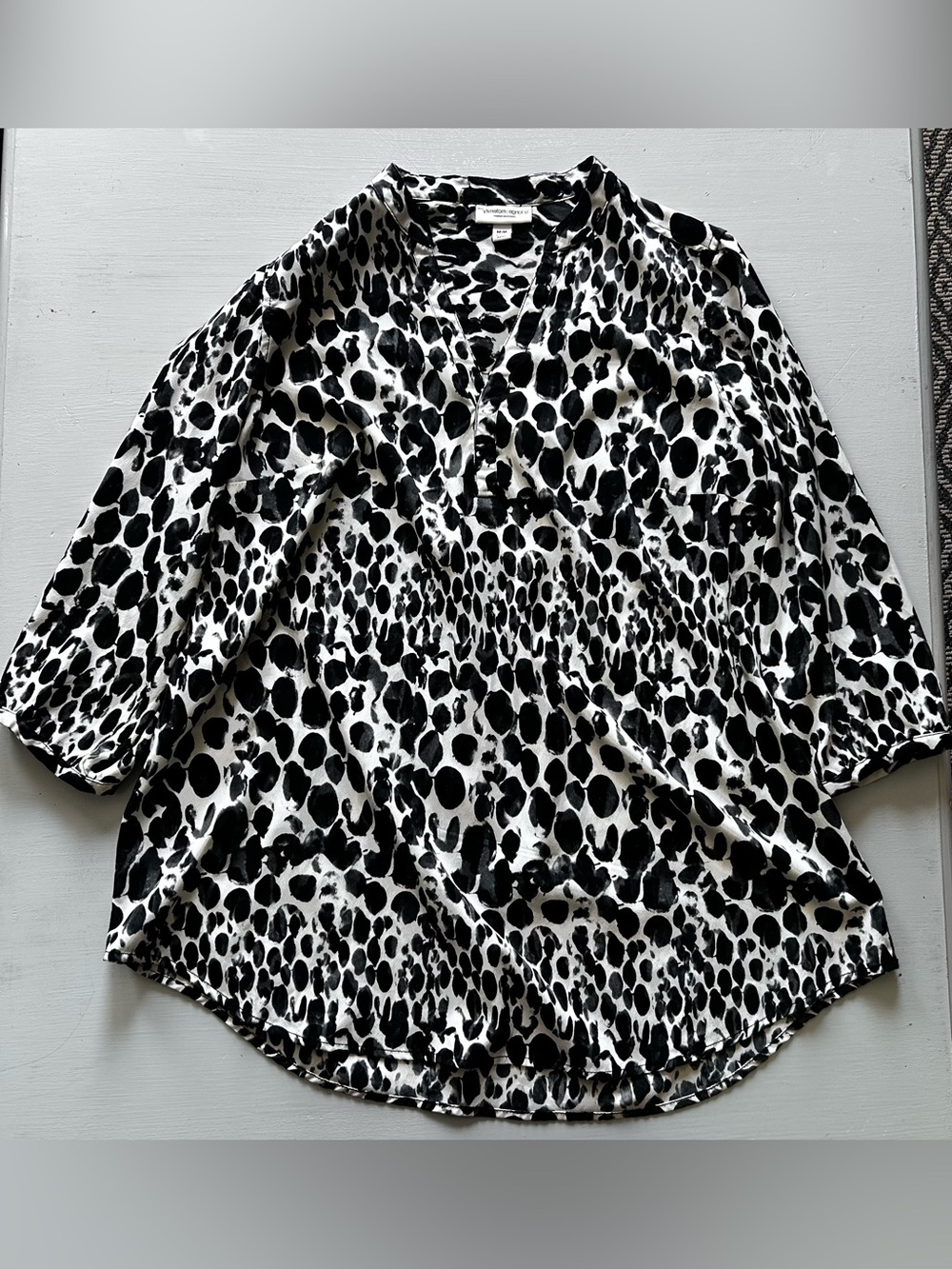 Liz Lange Black and White Animal Print V-Neck Tunic, Maternity.